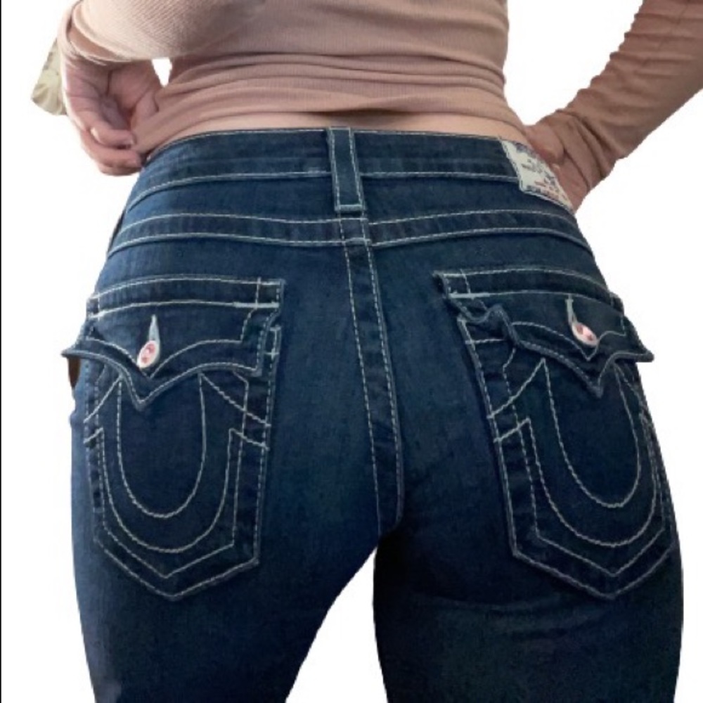 🎀True religion dark washed jeans with pink gems🎀